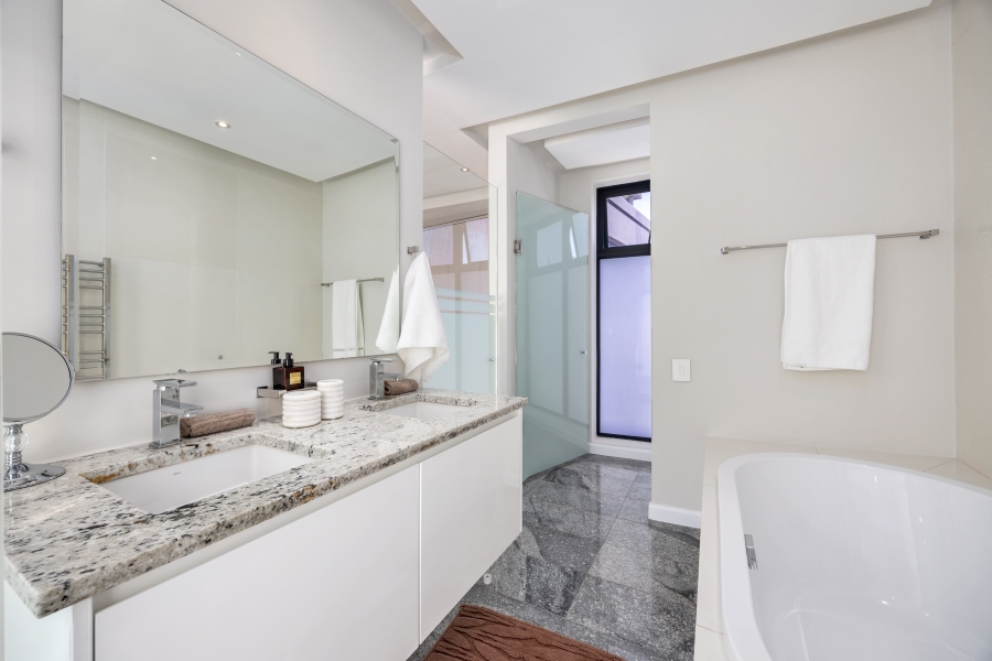 To Let 4 Bedroom Property for Rent in Camps Bay Western Cape